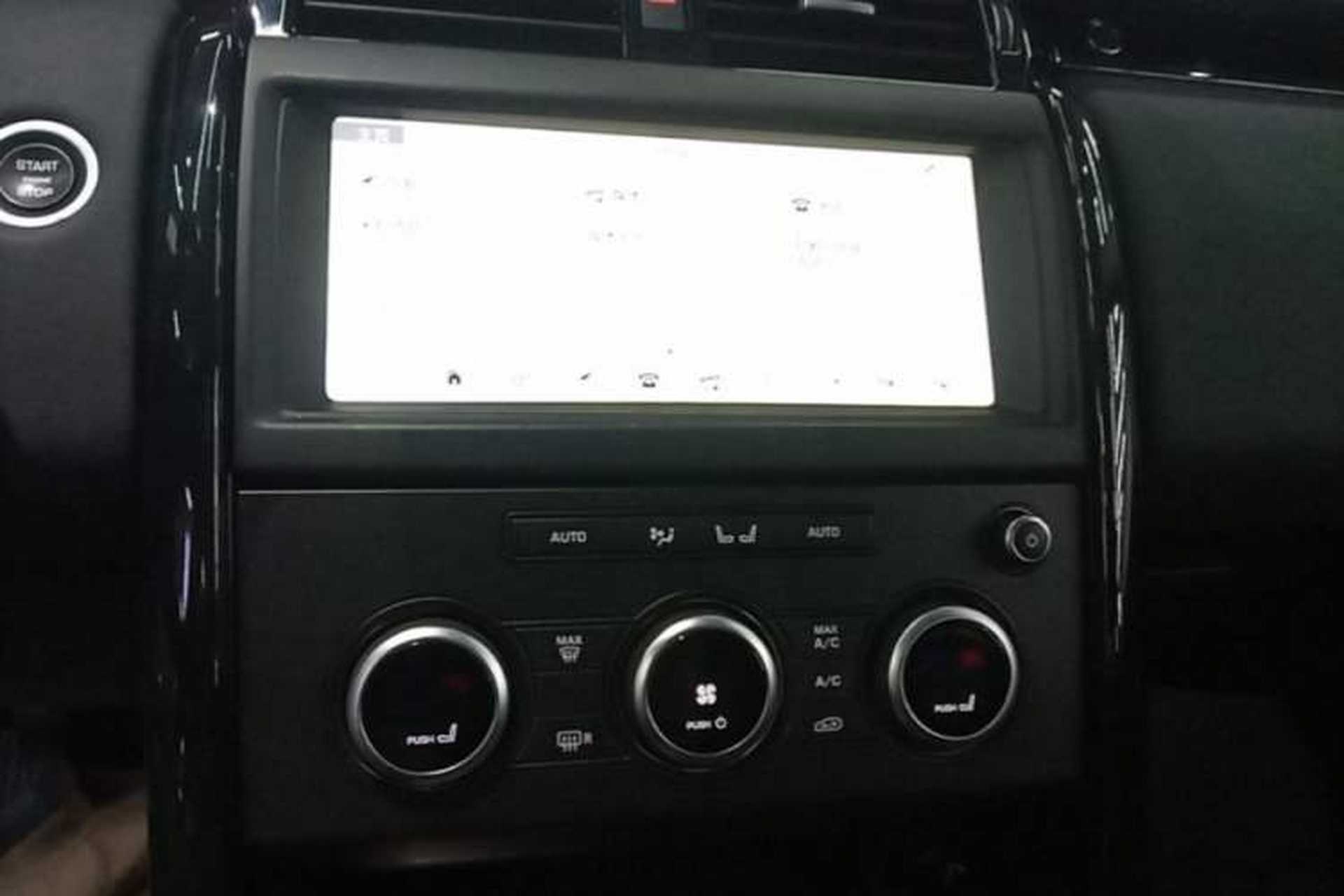 Used Land Rover Discovery 2020 3.0 SC V6 SE Audio And AC Panel
