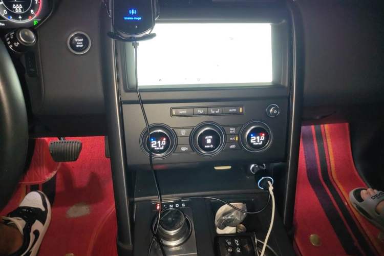 Used Land Rover Discovery 2020 3.0 SC V6 30th Anniversary Special Edition Audio And AC Panel