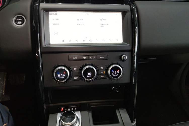 Used Land Rover Discovery 2020 3.0 SC V6 SE Audio And AC Panel