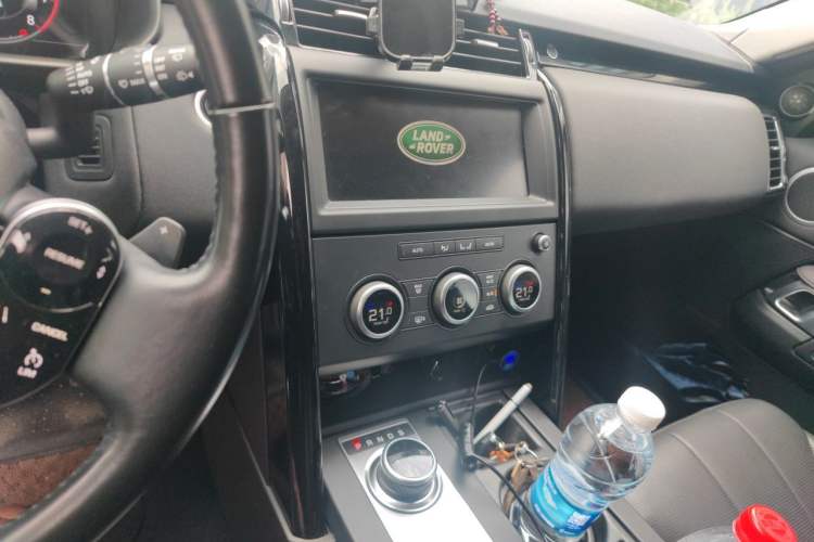 Used Land Rover Discovery 2020 2.0T SE Audio And AC Panel