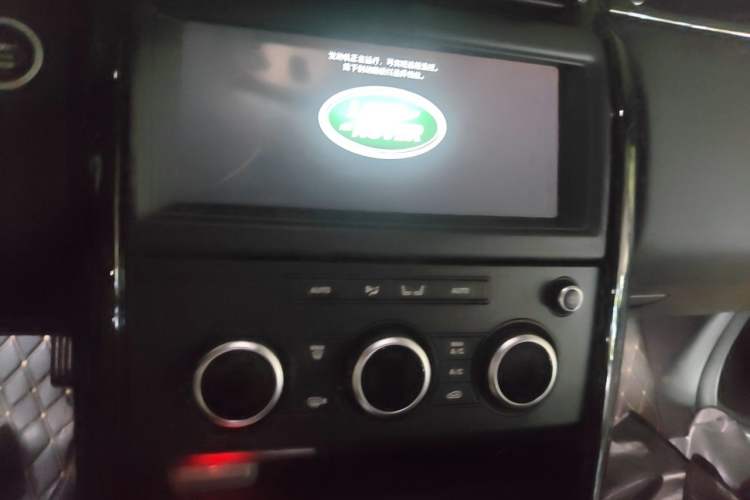 Used Land Rover Discovery 2020 2.0T SE Audio And AC Panel