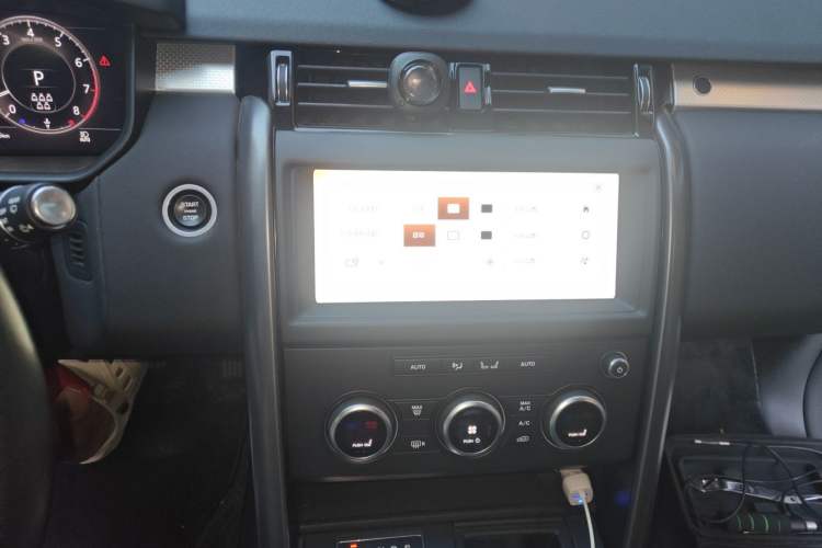 Used Land Rover Discovery 2020 3.0 SC V6 30th Anniversary Special Edition Audio And AC Panel
