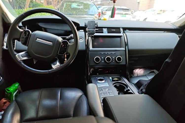 Used Land Rover Discovery 2020 2.0T SE Center Console