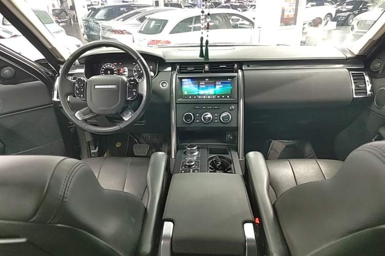 Used Land Rover Discovery 2020 3.0 SC V6 30th Anniversary Special Edition Center Console