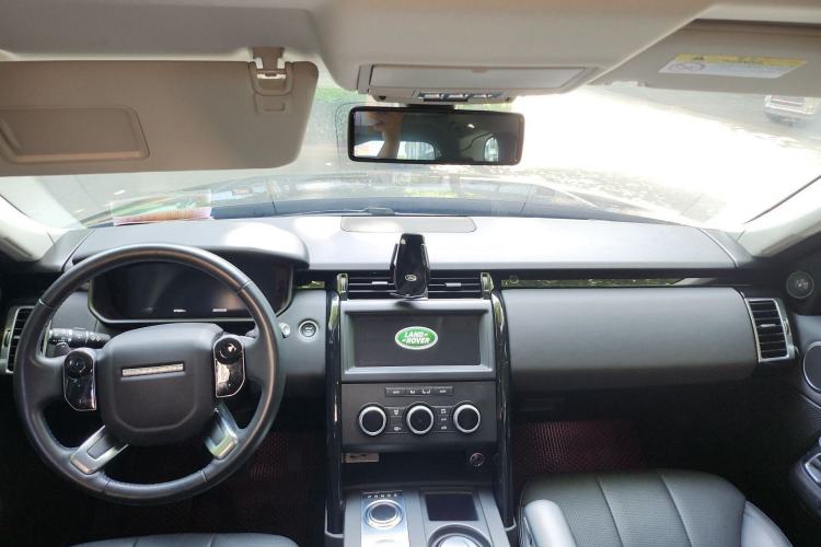 Used Land Rover Discovery 2020 3.0 SC V6 SE Center Console