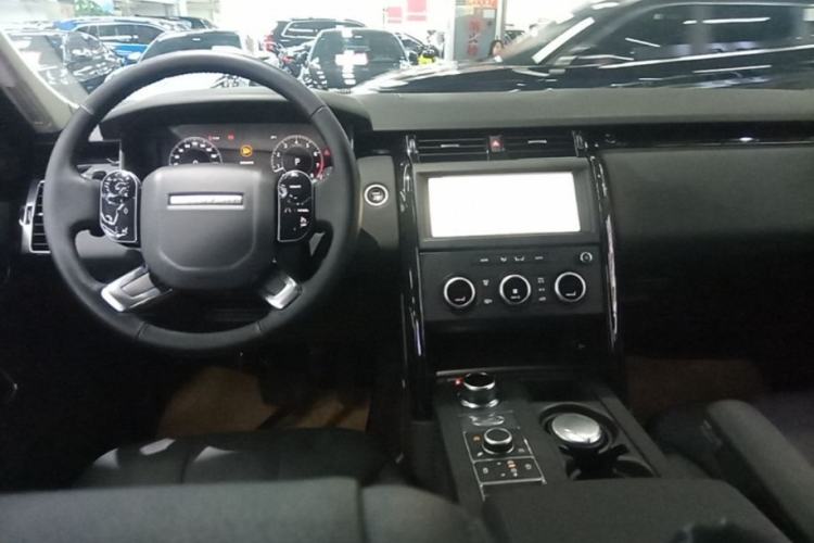 Used Land Rover Discovery 2020 3.0 SC V6 SE Center Console