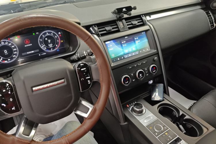 Used Land Rover Discovery 2020 3.0 SC V6 30th Anniversary Special Edition Center Console