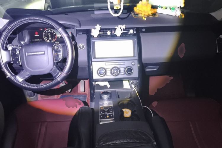 Used Land Rover Discovery 2020 3.0 SC V6 SE Center Console