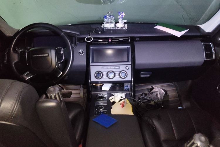 Used Land Rover Discovery 2020 2.0T SE Center Console