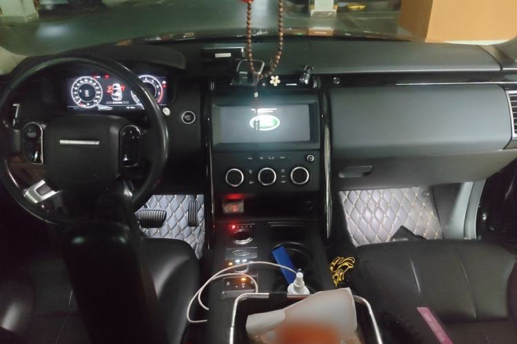 Used Land Rover Discovery 2020 2.0T SE Center Console