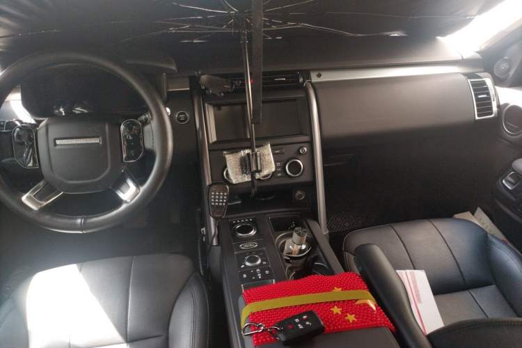 Used Land Rover Discovery 2020 3.0 SC V6 30th Anniversary Special Edition Center Console