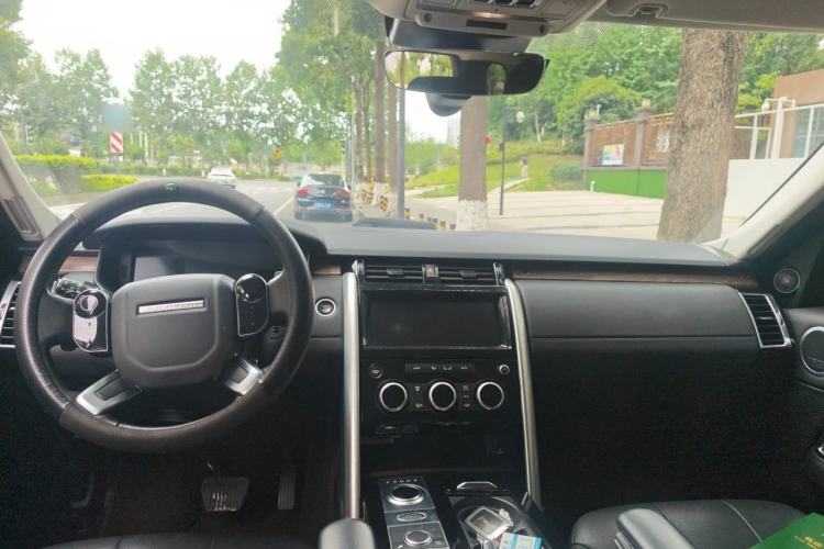 Used Land Rover Discovery 2020 3.0 SC V6 HSE Center Console