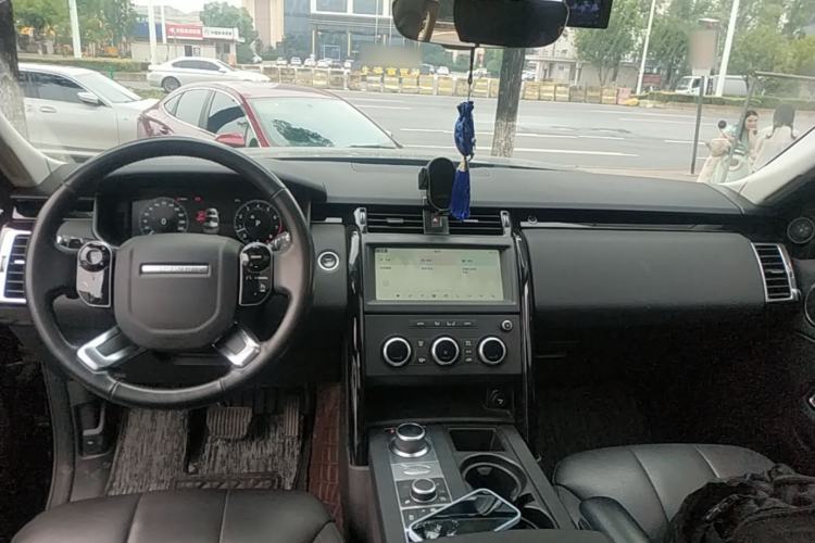 Used Land Rover Discovery 2020 3.0 SC V6 SE Center Console