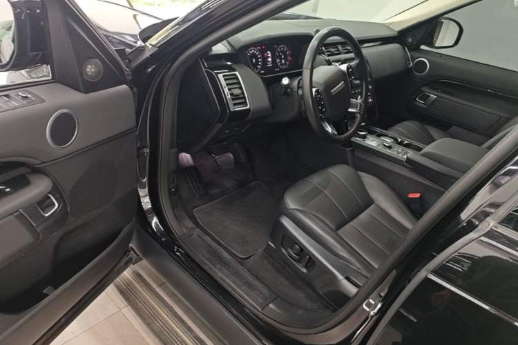 Used Land Rover Discovery 2020 2.0T SE Driver Seat