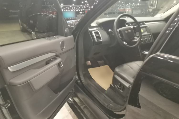 Used Land Rover Discovery 2020 3.0 SC V6 30th Anniversary Special Edition Driver Seat