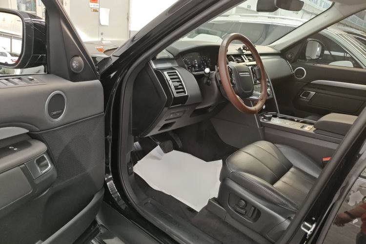 Used Land Rover Discovery 2020 3.0 SC V6 30th Anniversary Special Edition Driver Seat