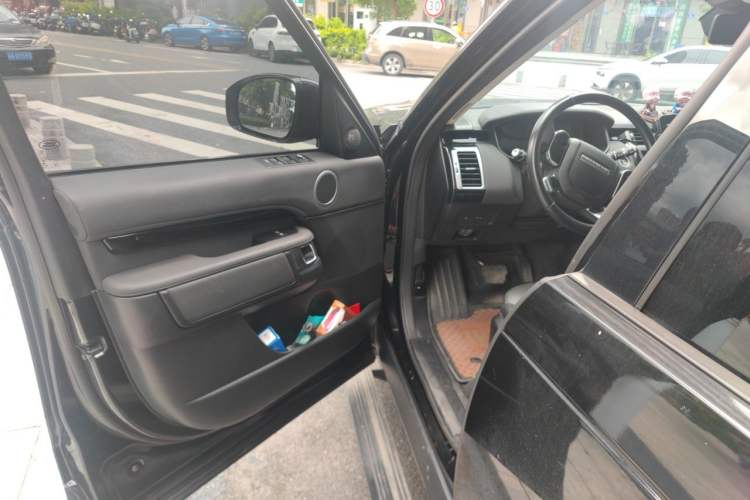 Used Land Rover Discovery 2020 2.0T SE Driver Seat