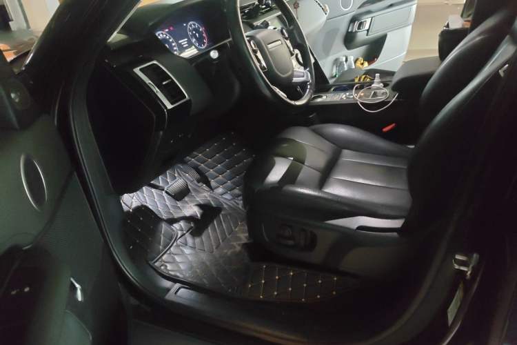 Used Land Rover Discovery 2020 2.0T SE Driver Seat