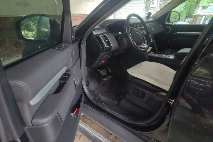 Used Land Rover Discovery 2020 3.0 SC V6 30th Anniversary Special Edition Driver Seat
