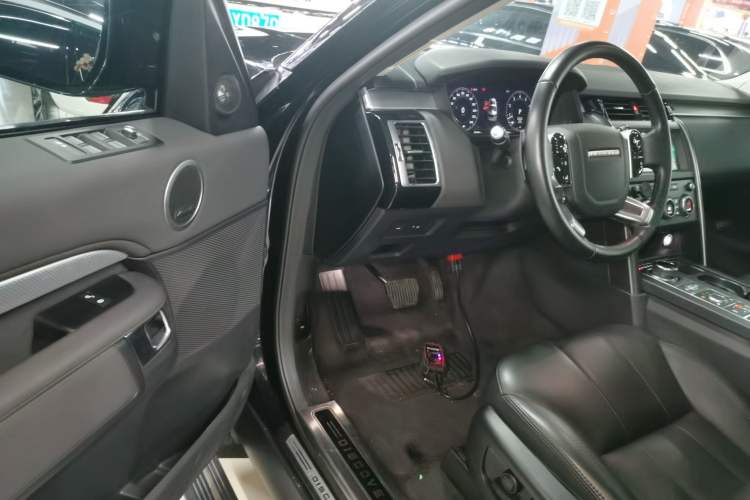 Used Land Rover Discovery 2020 3.0 SC V6 30th Anniversary Special Edition Driver Seat