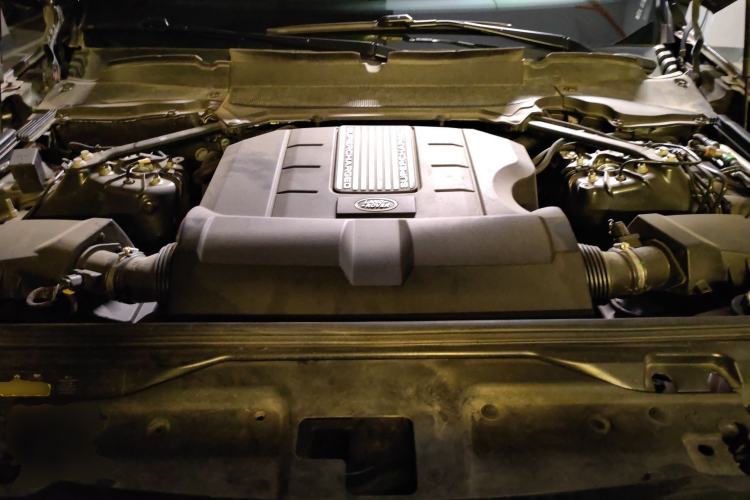 Used Land Rover Discovery 2020 3.0 SC V6 SE Engine Bay