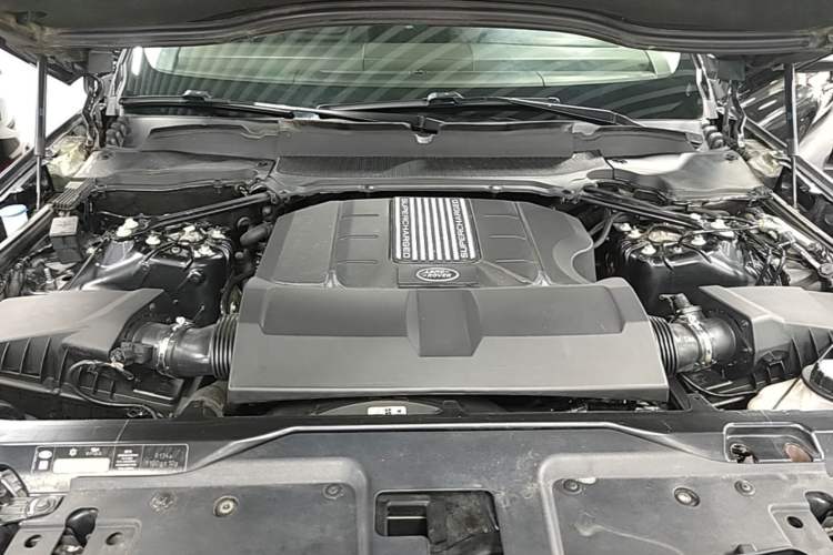 Used Land Rover Discovery 2020 3.0 SC V6 30th Anniversary Special Edition Engine Bay