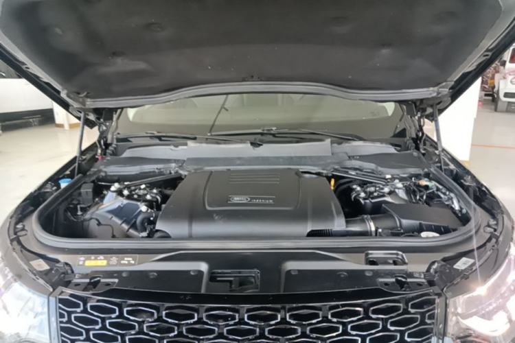 Used Land Rover Discovery 2020 2.0T 30th Anniversary Special Edition Engine Bay