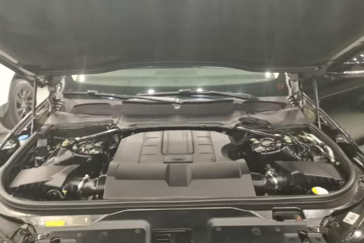 Used Land Rover Discovery 2020 3.0 SC V6 30th Anniversary Special Edition Engine Bay