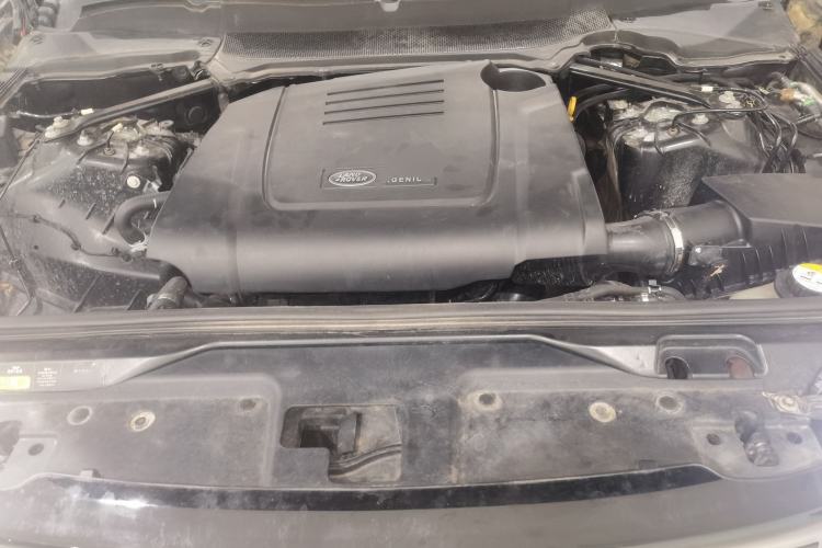 Used Land Rover Discovery 2020 2.0T SE Engine Bay