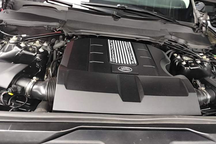 Used Land Rover Discovery 2020 3.0 SC V6 30th Anniversary Special Edition Engine Bay