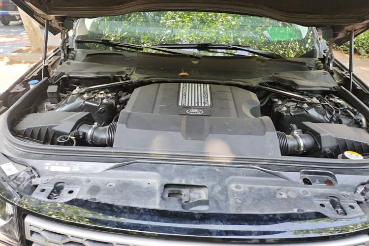 Used Land Rover Discovery 2020 3.0 SC V6 SE Engine Bay