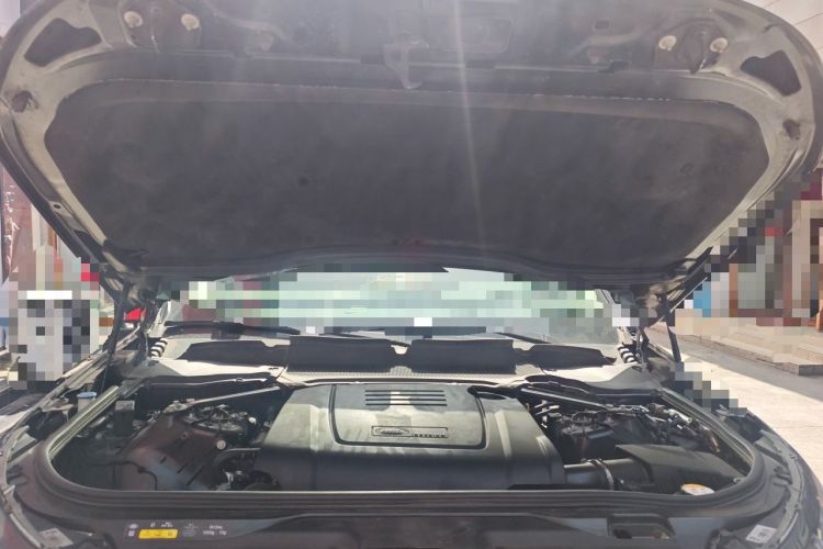 Used Land Rover Discovery 2020 2.0T SE Engine Bay