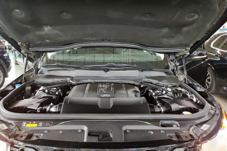 Used Land Rover Discovery 2020 3.0 SC V6 SE Engine Bay