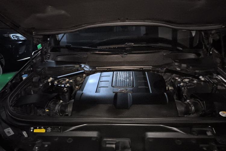 Used Land Rover Discovery 2020 3.0 SC V6 30th Anniversary Special Edition Engine Bay