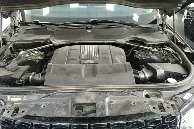 Used Land Rover Discovery 2020 3.0 SC V6 30th Anniversary Special Edition Engine Bay