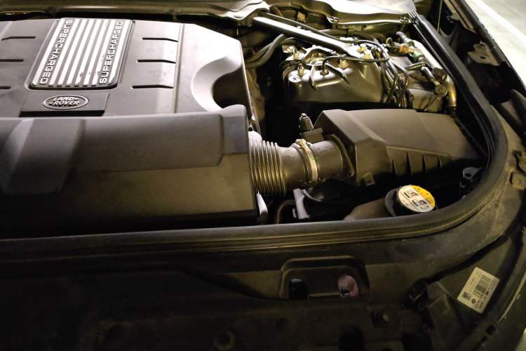 Used Land Rover Discovery 2020 3.0 SC V6 SE Engine Bay Left