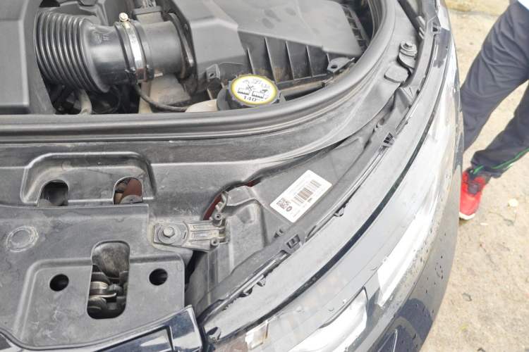 Used Land Rover Discovery 2020 3.0 SC V6 30th Anniversary Special Edition Engine Bay Left