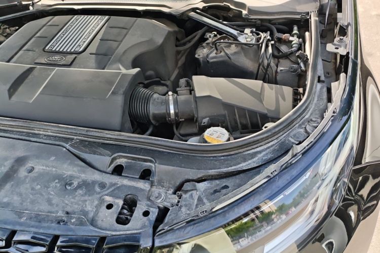 Used Land Rover Discovery 2020 3.0 SC V6 30th Anniversary Special Edition Engine Bay Left