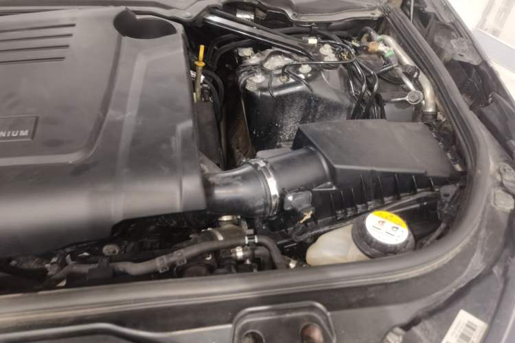 Used Land Rover Discovery 2020 2.0T SE Engine Bay Left