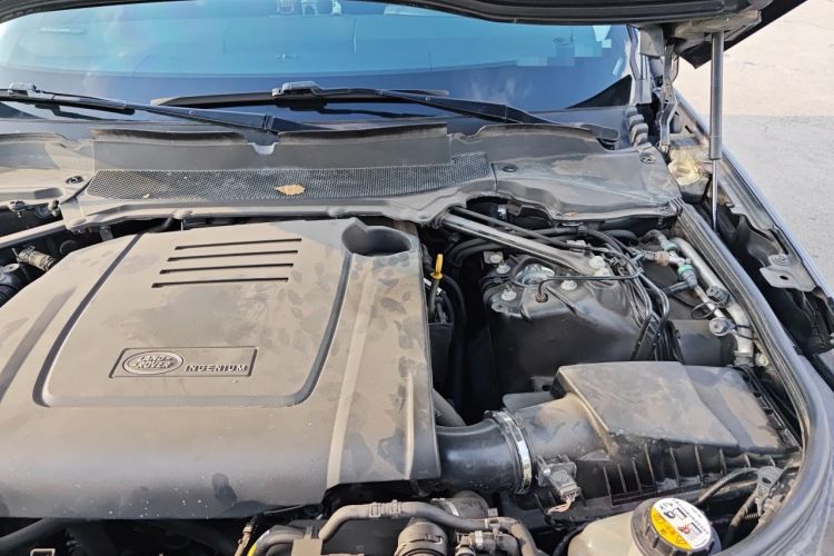 Used Land Rover Discovery 2020 2.0T 30th Anniversary Special Edition Engine Bay Left