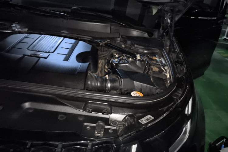 Used Land Rover Discovery 2020 3.0 SC V6 30th Anniversary Special Edition Engine Bay Left