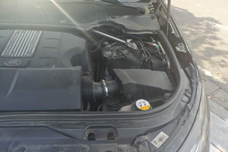 Used Land Rover Discovery 2020 3.0 SC V6 30th Anniversary Special Edition Engine Bay Left