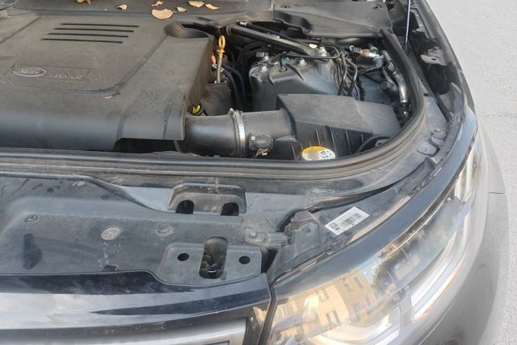 Used Land Rover Discovery 2020 2.0T SE Engine Bay Left