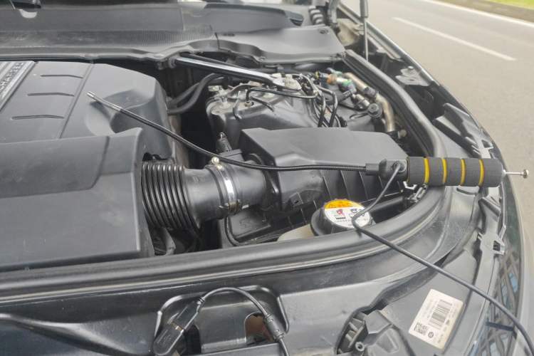 Used Land Rover Discovery 2020 3.0 SC V6 HSE Engine Bay Left