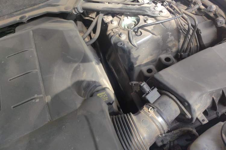 Used Land Rover Discovery 2020 3.0 SC V6 30th Anniversary Special Edition Engine Bay Left