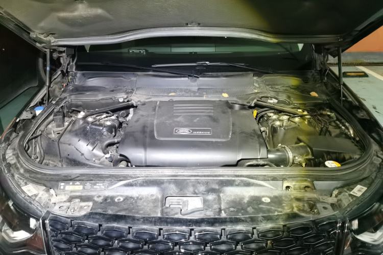 Used Land Rover Discovery 2020 2.0T 30th Anniversary Special Edition Engine Bay