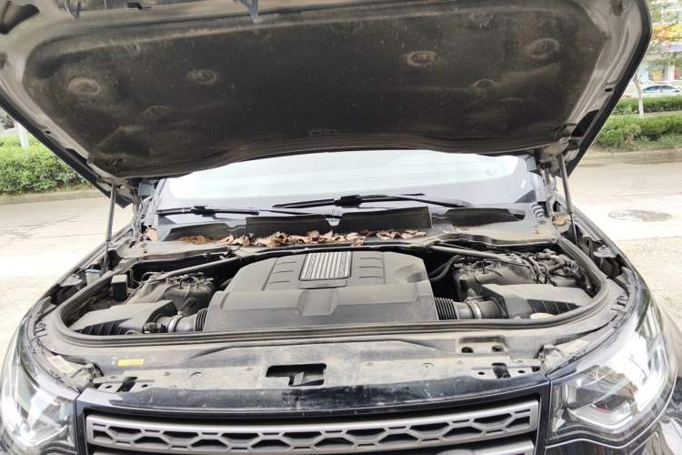 Used Land Rover Discovery 2020 3.0 SC V6 SE Engine Bay