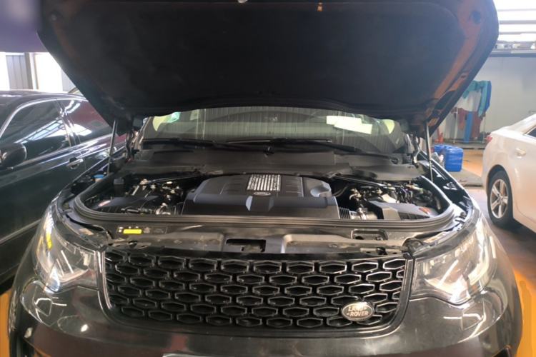 Used Land Rover Discovery 2020 3.0 SC V6 30th Anniversary Special Edition Engine Bay