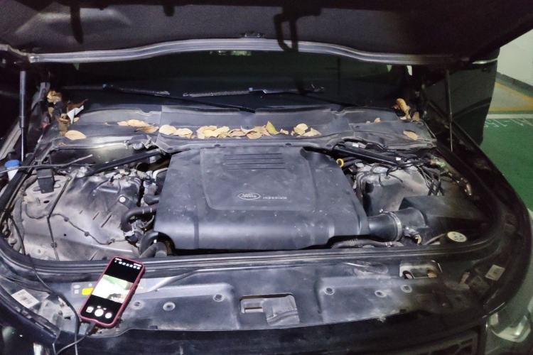 Used Land Rover Discovery 2020 2.0T SE Engine Bay