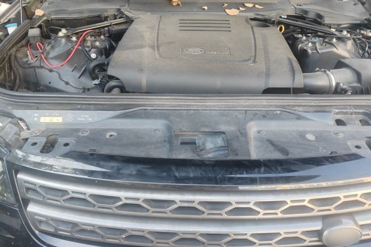 Used Land Rover Discovery 2020 2.0T SE Engine Bay